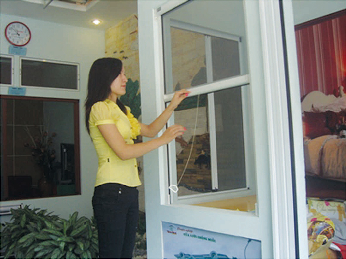 Cửa lưới chống muỗi tự cuốn rất phù hợp cho cửa sổ chung cư